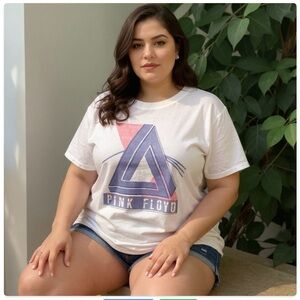 Elizabeth and James Pink Floyd The Dark Side Of The Moon tee Woman’s size 2X